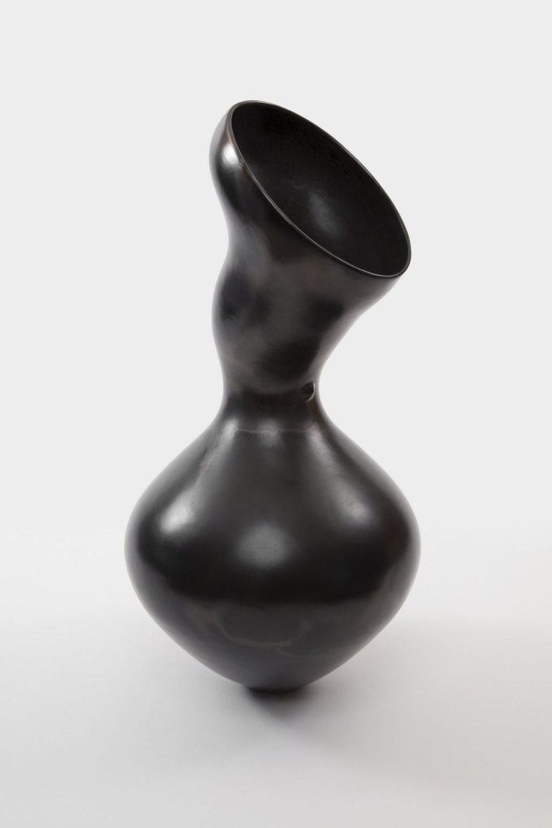 Magdalene Odundo’s “Vessel Series II, No. 1” (2005-2006), in burnished and carbonized terra cotta. | Image: HIGH MUSEUM OF ART